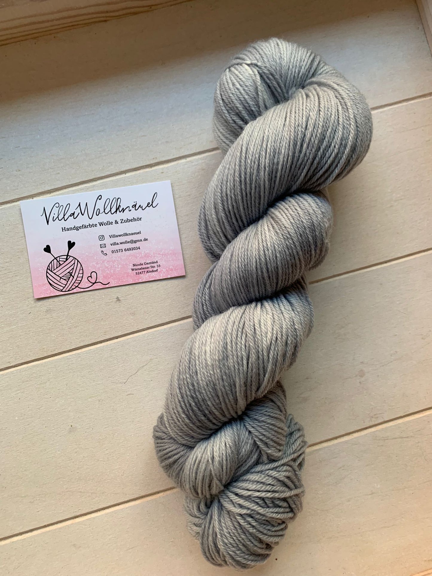 Handgefärbte Merinowolle, Schurwolle, Sockenwolle, grau