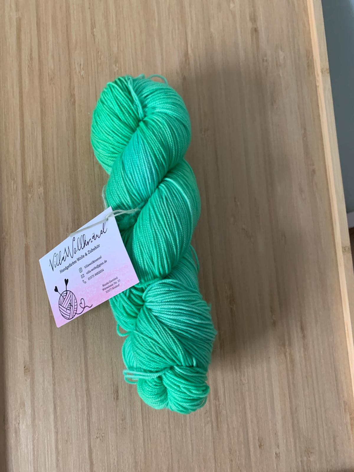 High Twist, grün, handgefärbt. Sockenwolle