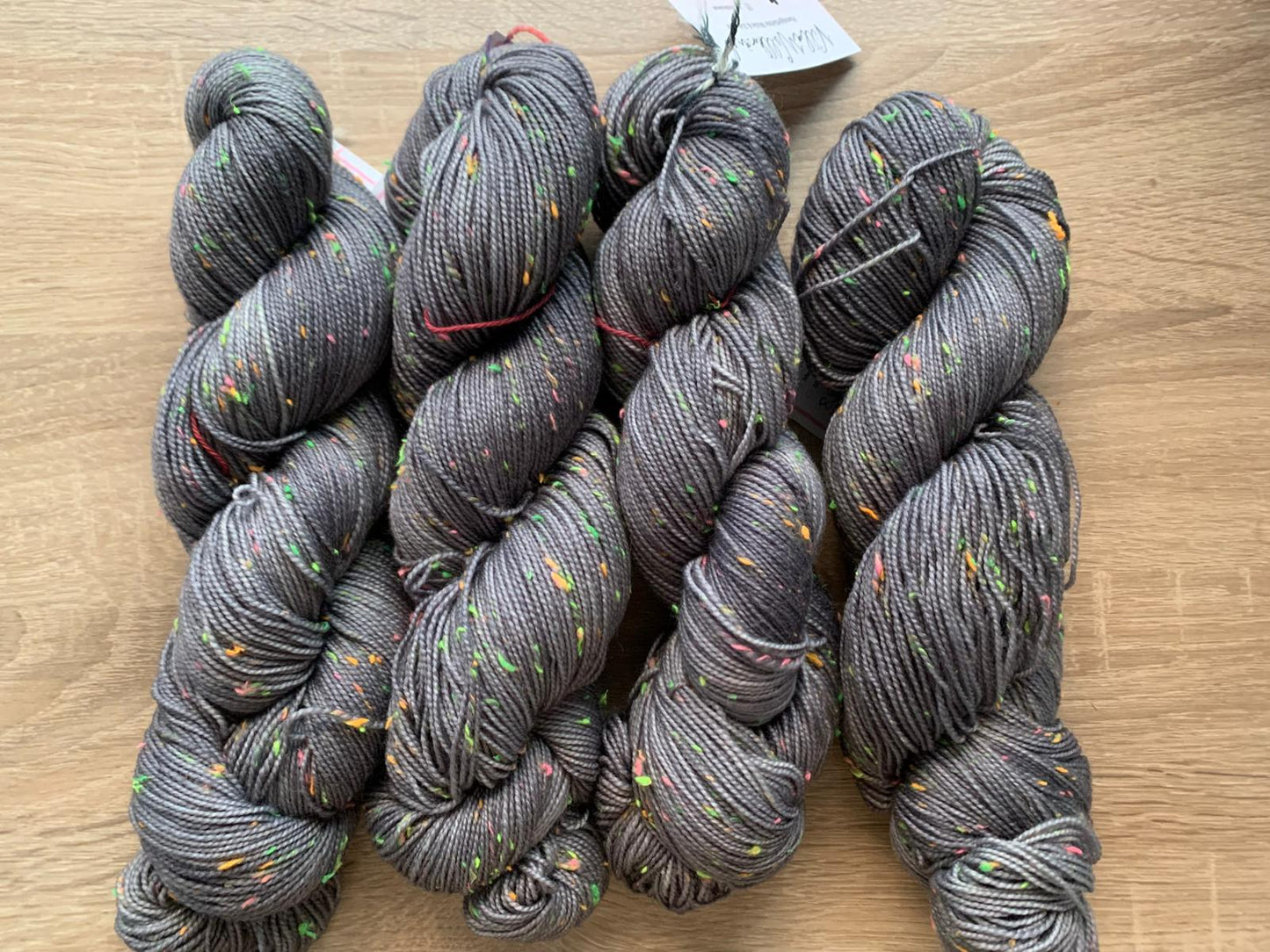 Neon Neps, schwarz, handgefärbt