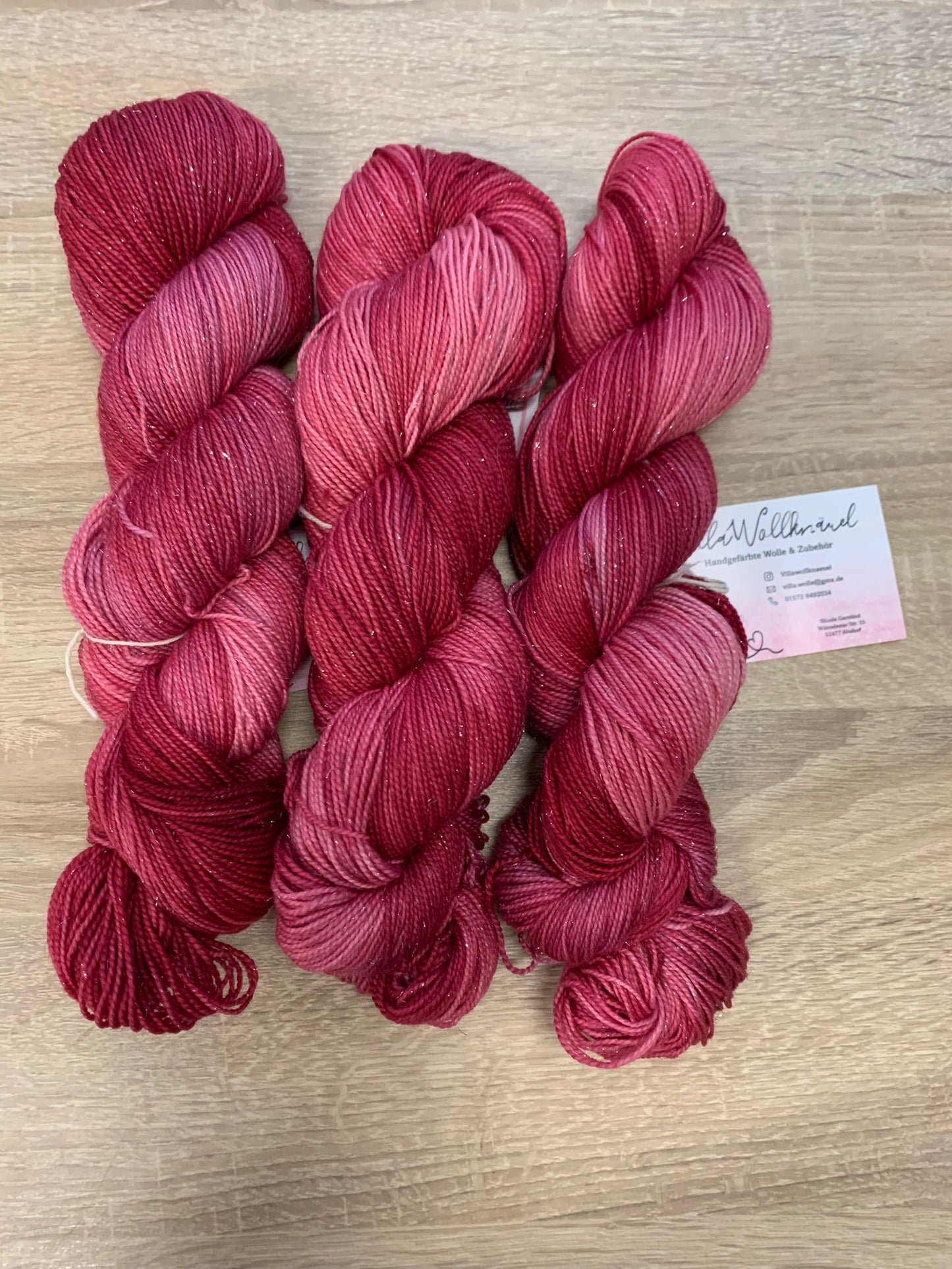 Weihnachtliches Rot mit Silberfaden, handgefärbt, Stellina, Sockenwolle