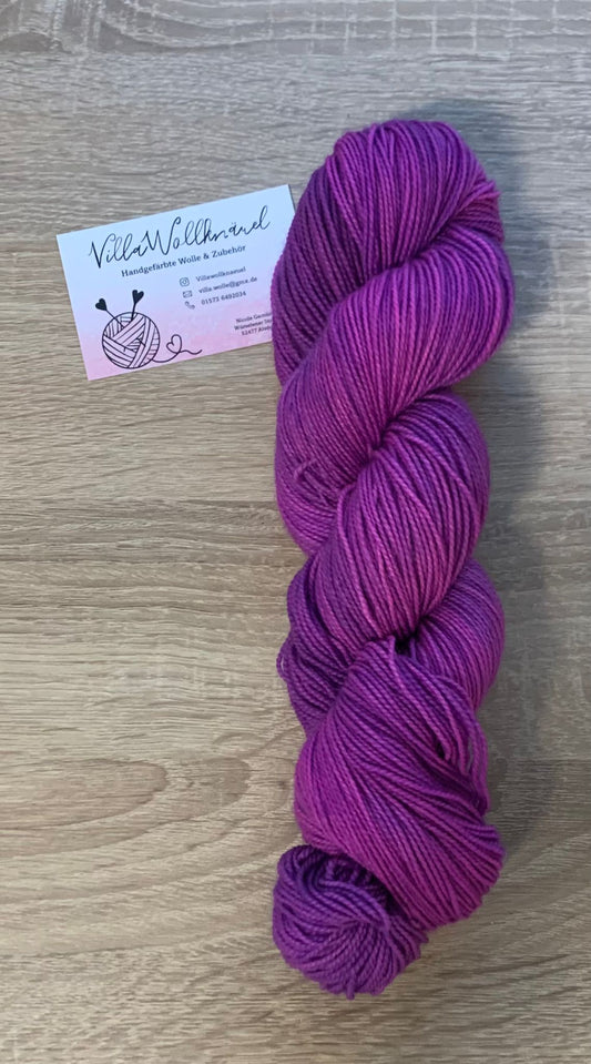 Bluefaced Leicester, lila, handgefärbt