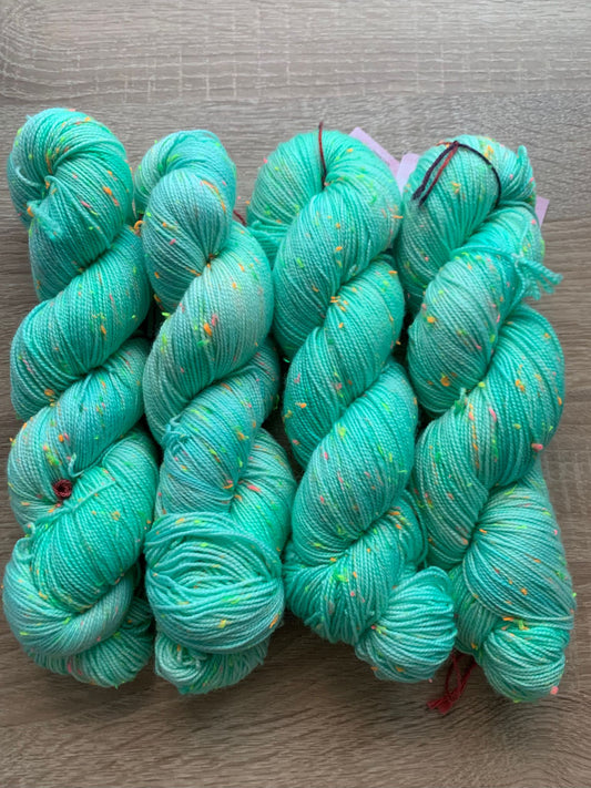 Neon Neps, mint grün, handgefärbte Wolle