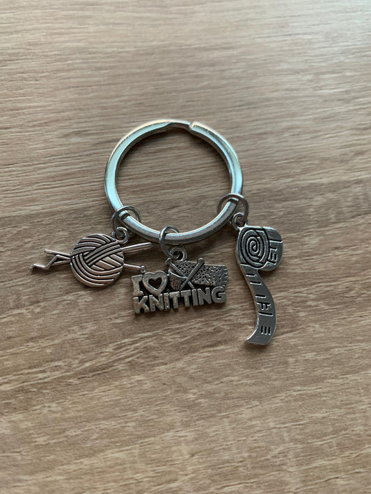 Schlüsselanhänger Strickerinnen, Zubehör